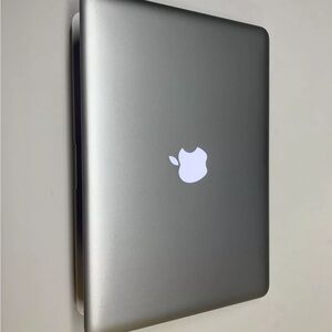 Apple MacBook in Sleek Silver